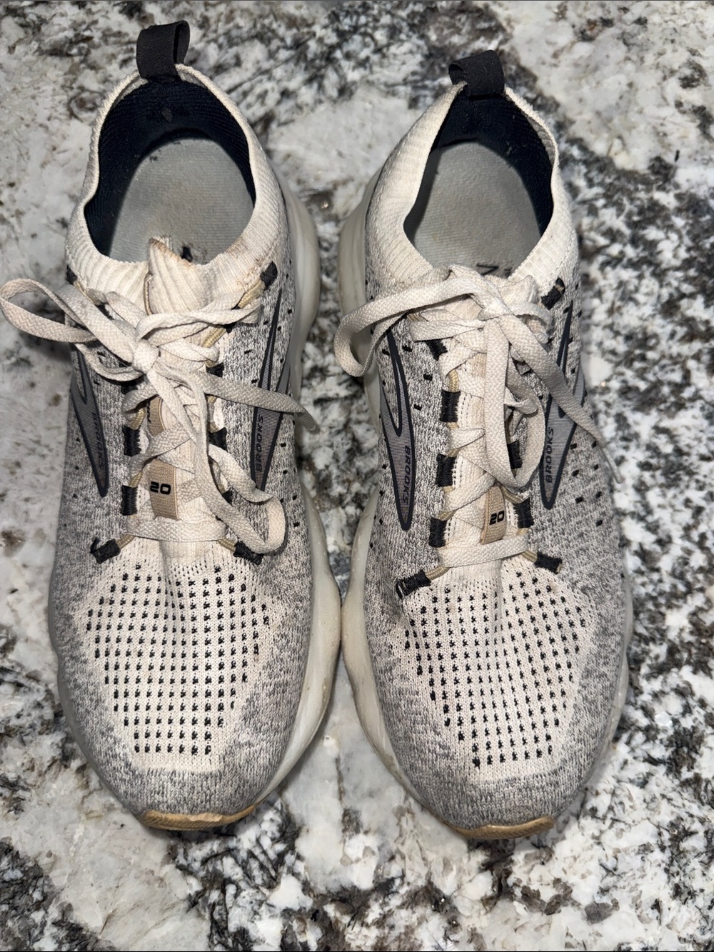 Brooks Glycerin 20 Running Shoes in Cream and Black
